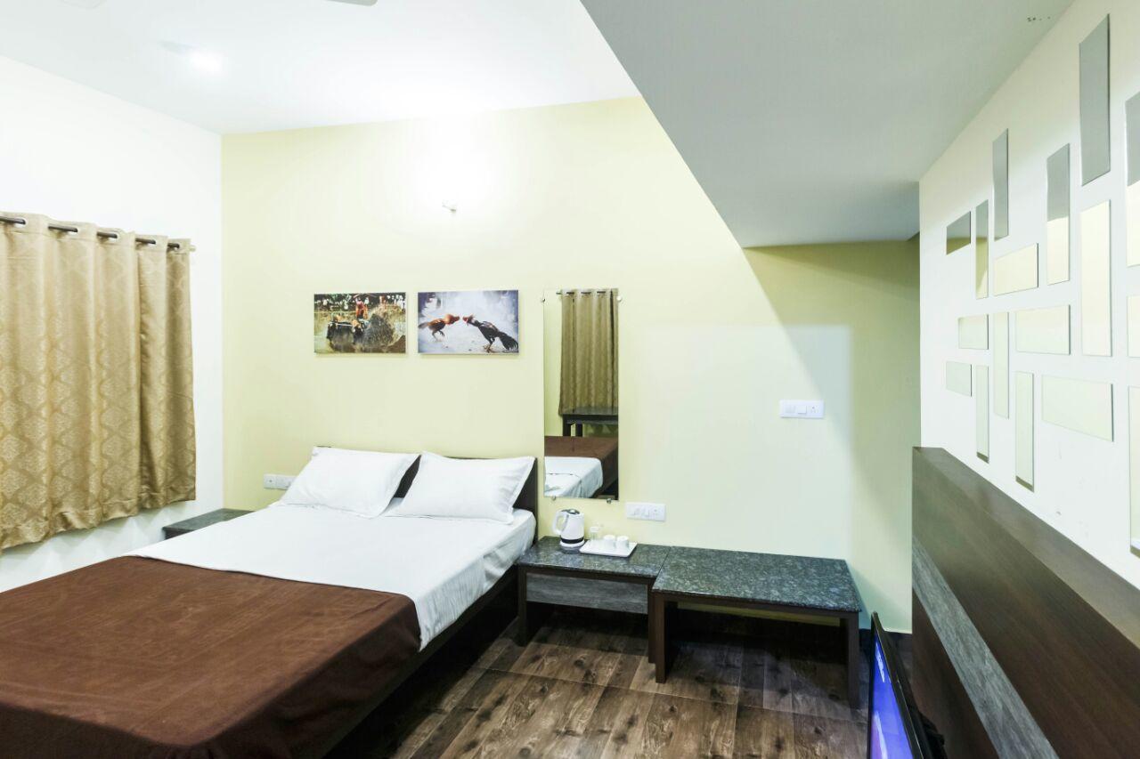 Karkera Comforts Hotel Madikeri Luaran gambar