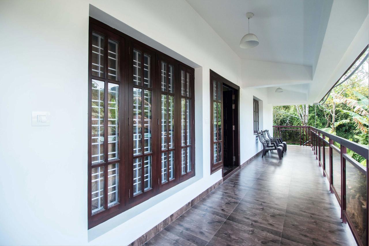 Karkera Comforts Hotel Madikeri Luaran gambar