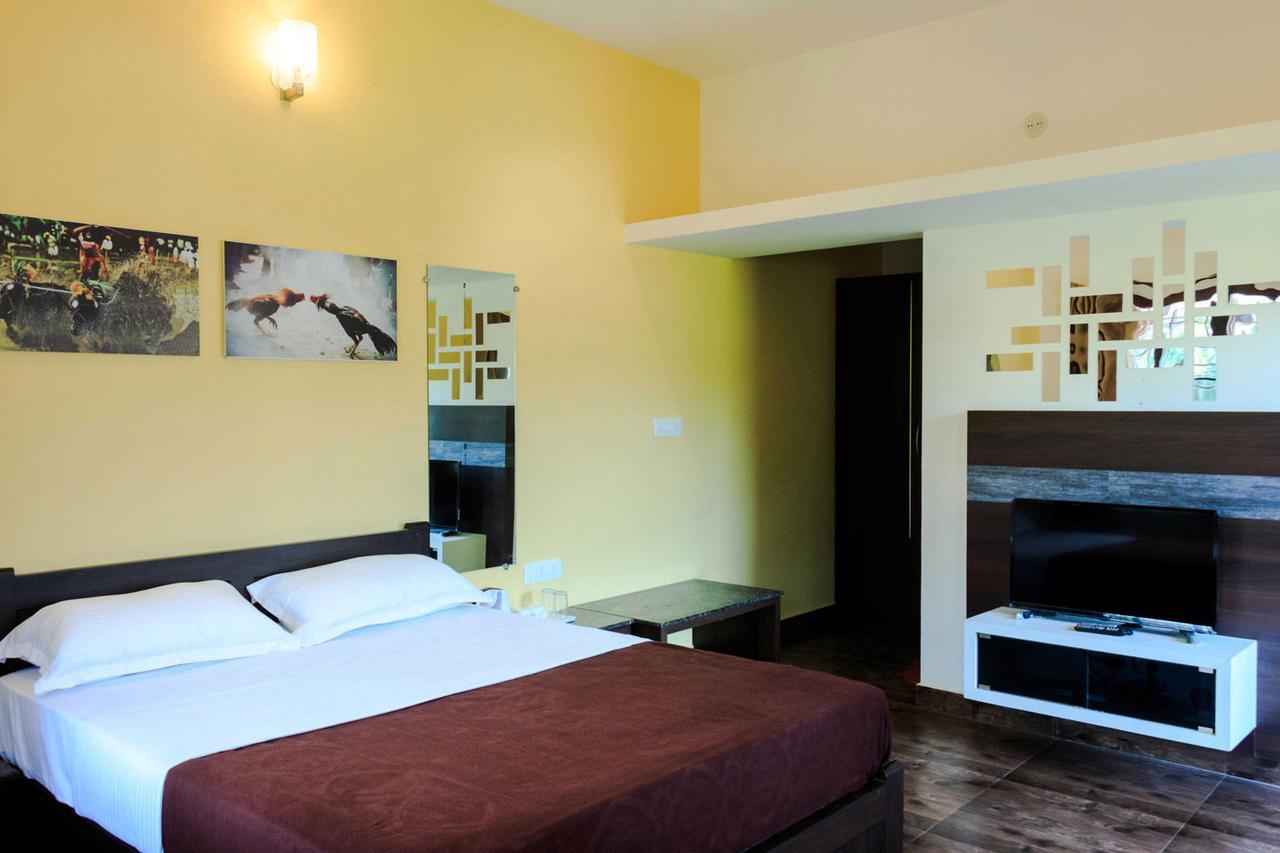 Karkera Comforts Hotel Madikeri Luaran gambar