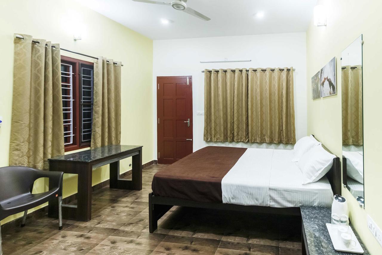 Karkera Comforts Hotel Madikeri Luaran gambar