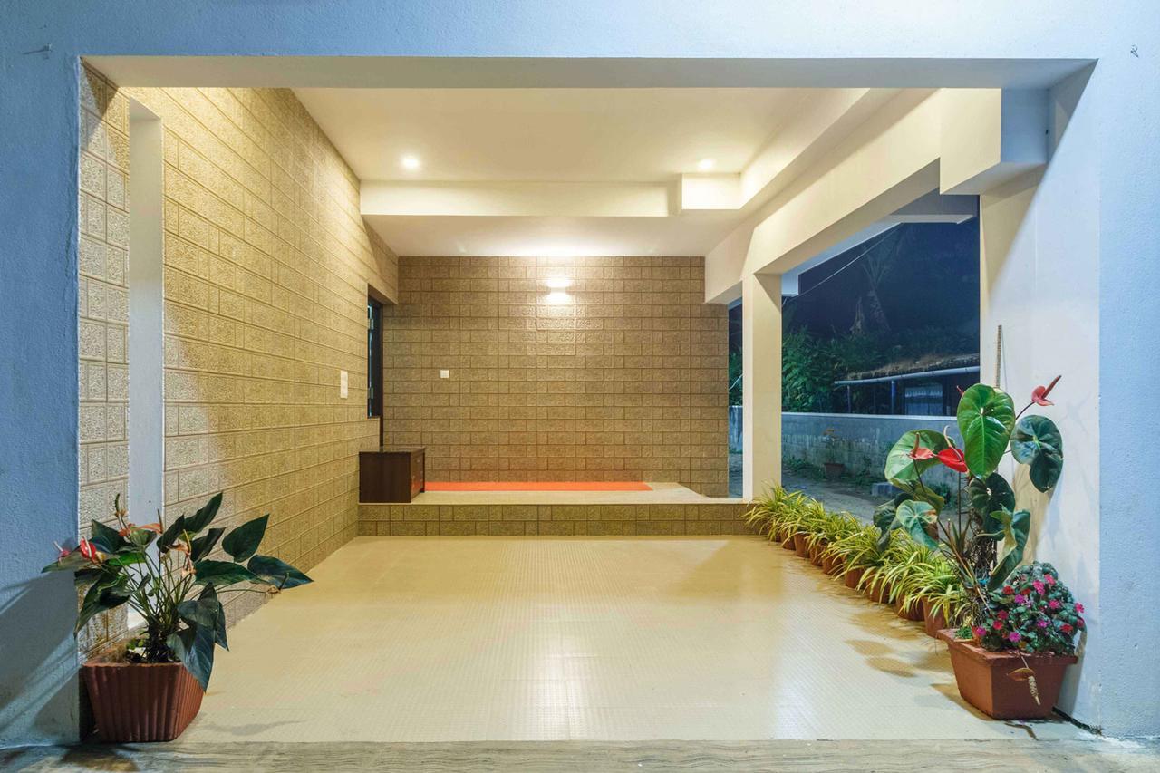 Karkera Comforts Hotel Madikeri Luaran gambar