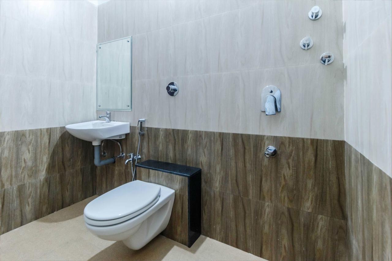 Karkera Comforts Hotel Madikeri Luaran gambar