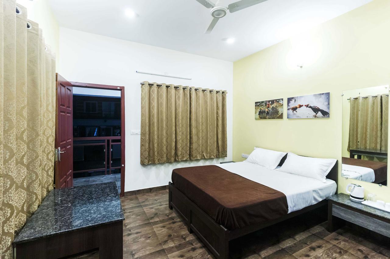 Karkera Comforts Hotel Madikeri Luaran gambar