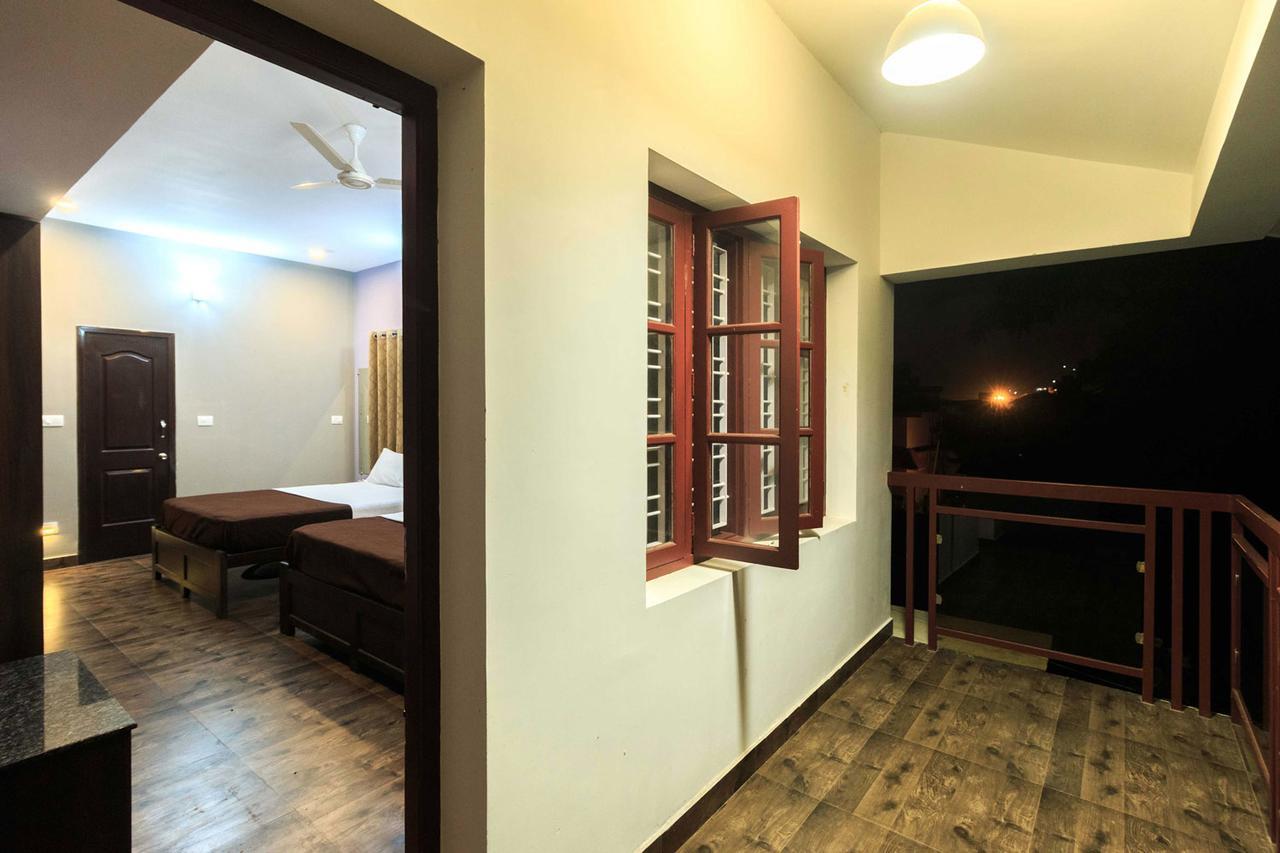 Karkera Comforts Hotel Madikeri Luaran gambar