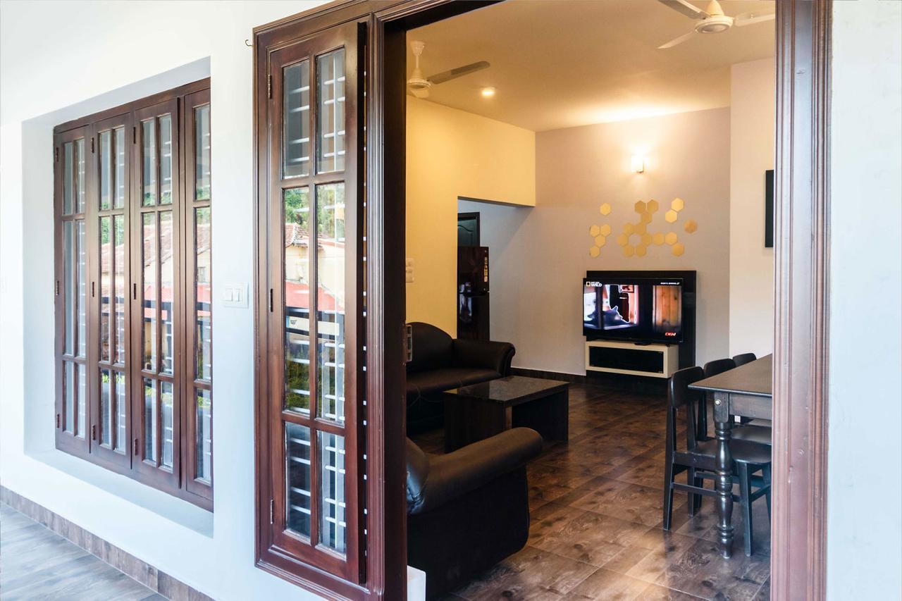 Karkera Comforts Hotel Madikeri Luaran gambar